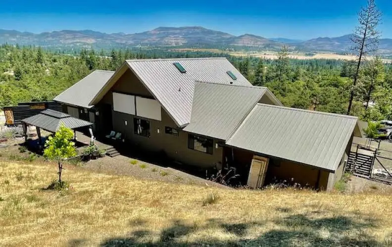 693 Ironwood Drive, Eagle Point, OR 97524 - #3