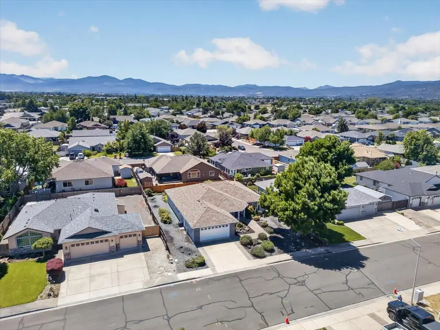 2618 Rabun Way, Central Point, OR 97502 - #2
