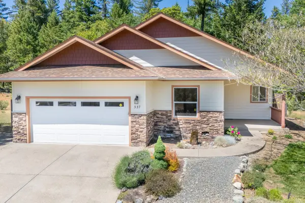 337 Cedar Ridge Drive, Cave Junction, OR 97523