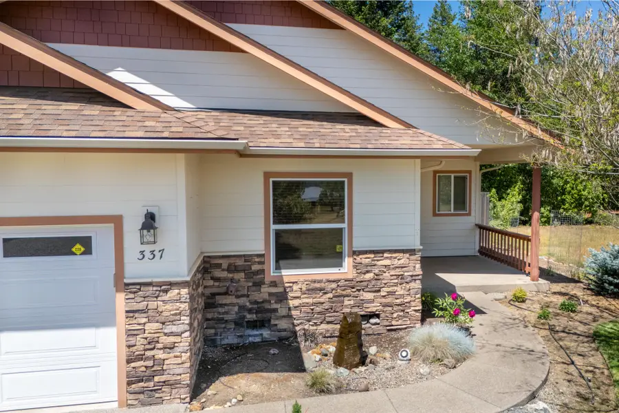 337 Cedar Ridge Drive, Cave Junction, OR 97523 - #2