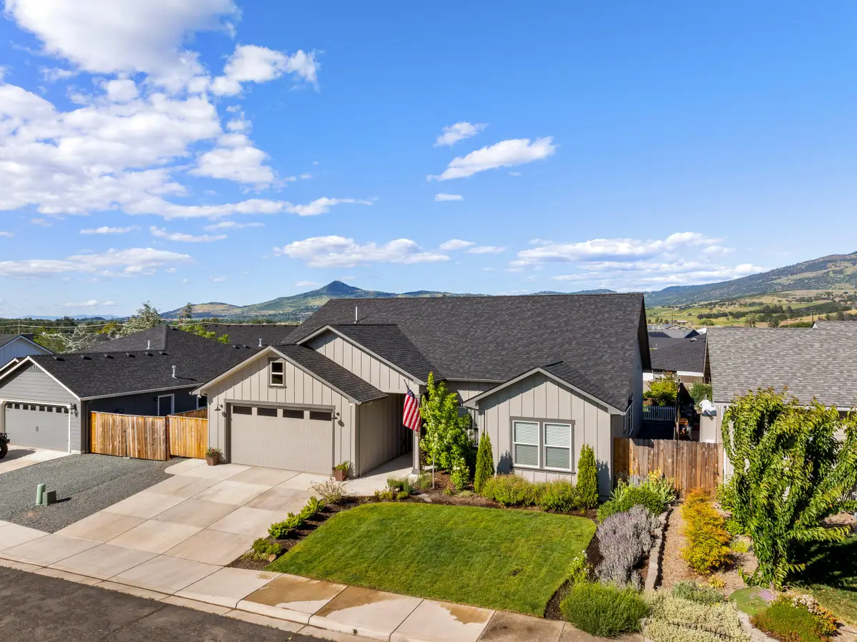 1004 Arana Drive, Phoenix, OR 97535 - #1