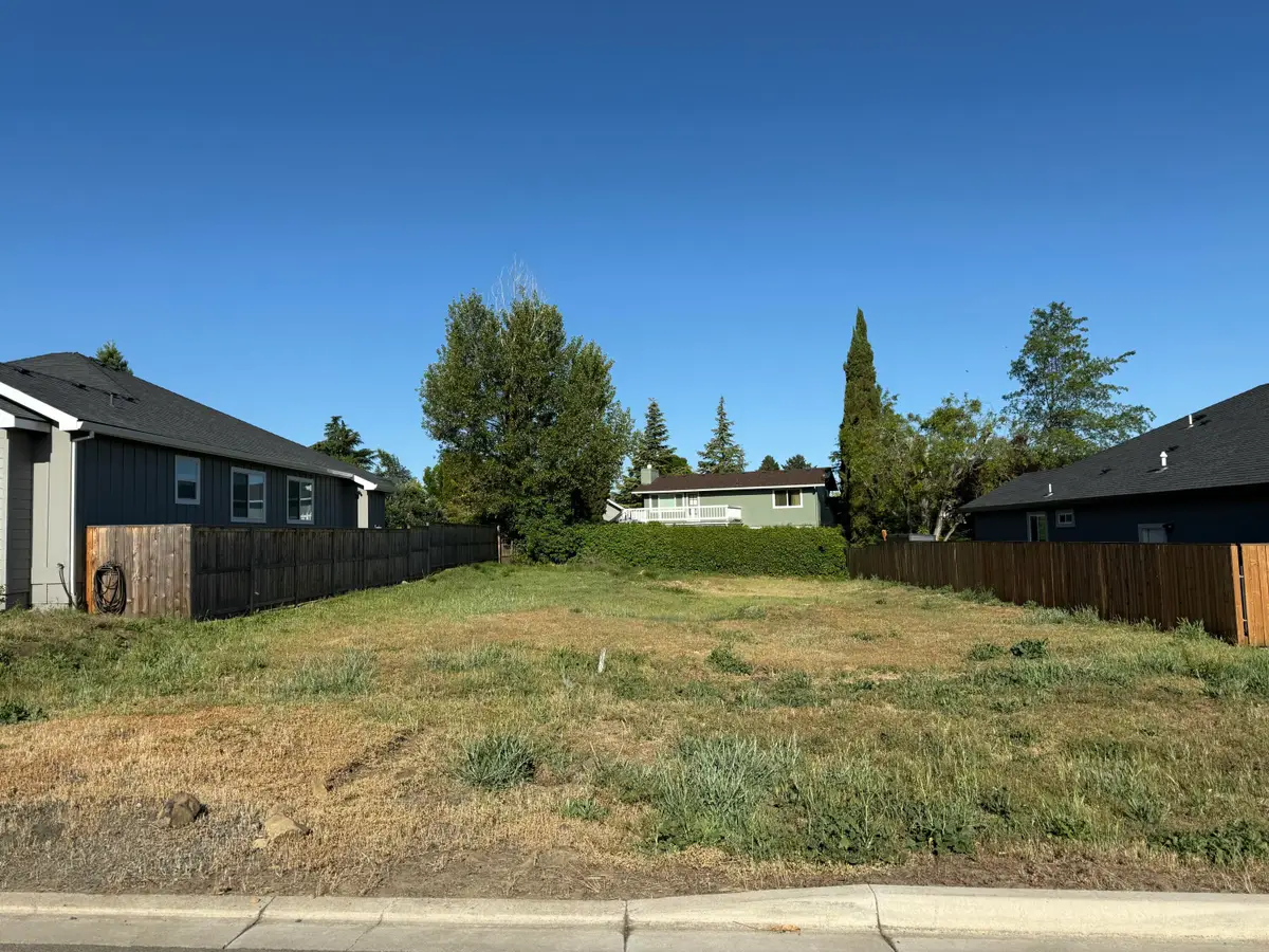 2535 Deschutes Drive, Medford, OR 97504 - #1