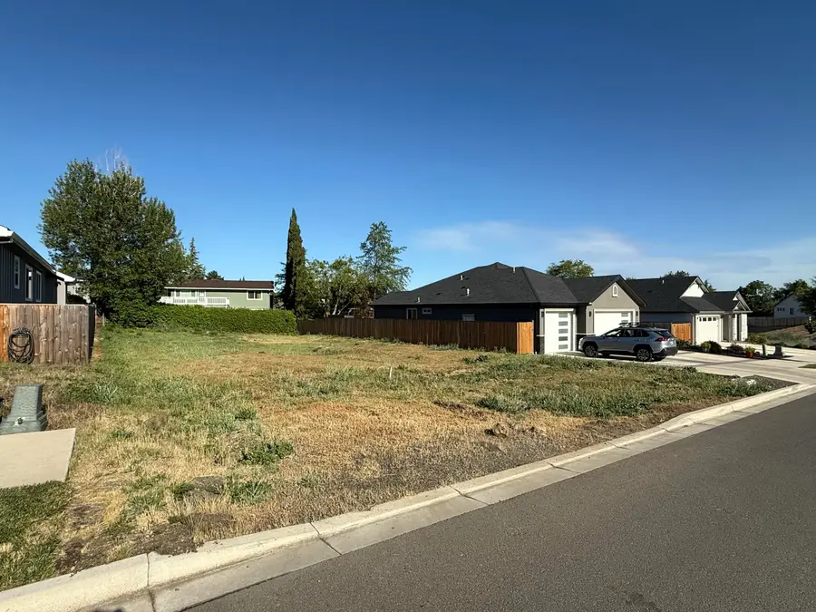 2535 Deschutes Drive, Medford, OR 97504 - #3