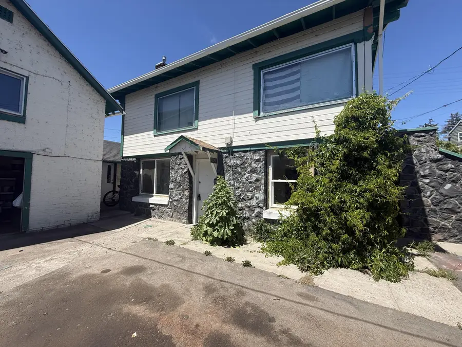 42 Pine Street, Klamath Falls, OR 97601 - #2