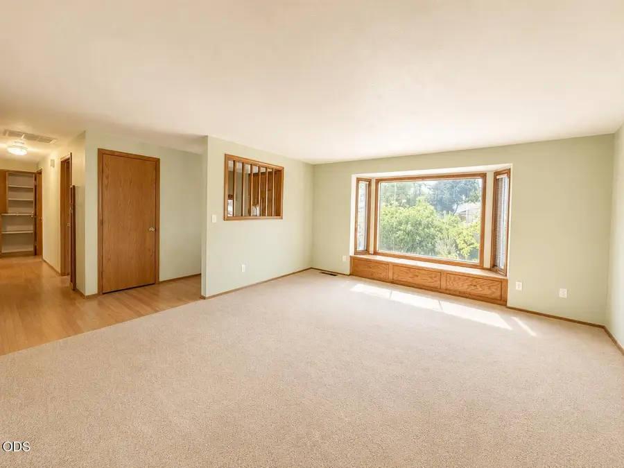 523 Golf View Drive, Medford, OR 97504 - #3