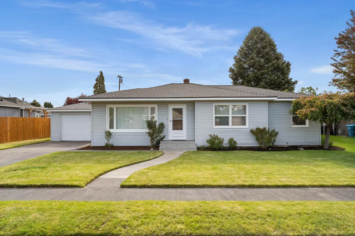 946 SW 13th Street, Redmond, OR 97756 - #1