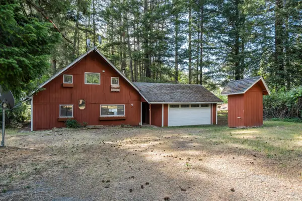3300 W Evans Creek Road, Rogue River, OR 97537