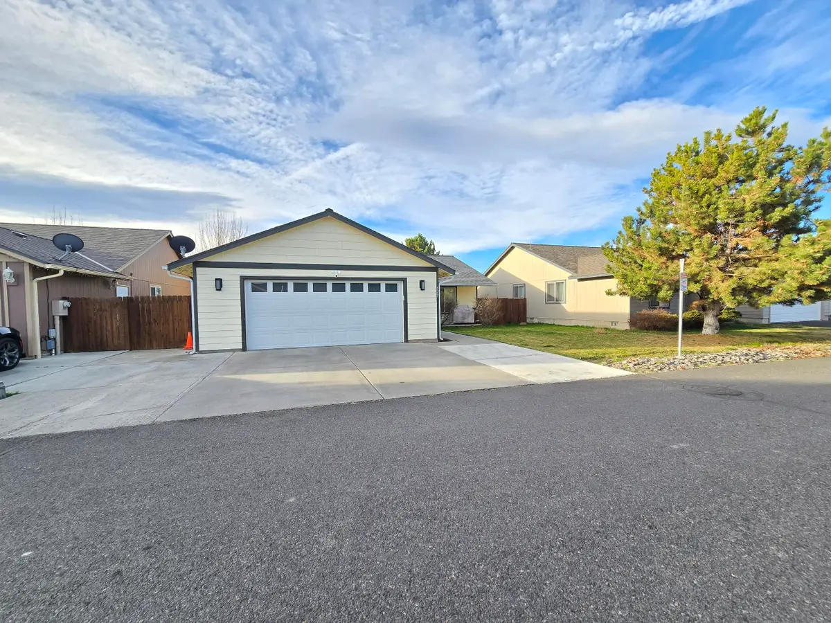577 SE Sugar Pine Way, Madras, OR 97741 - #1
