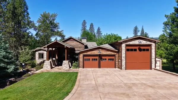 1030 Anglers Place, Shady Cove, OR 97539
