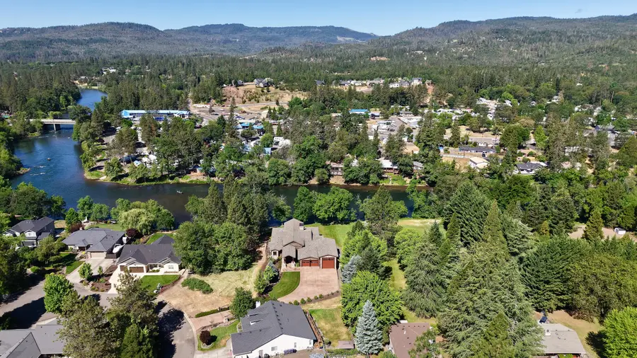 1030 Anglers Place, Shady Cove, OR 97539 - #2