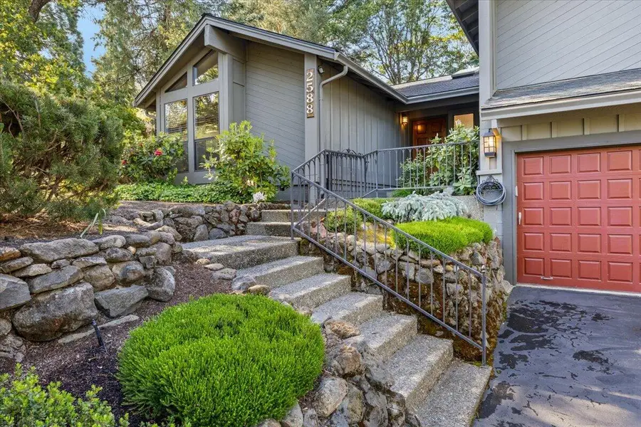 2588 Congress Way, Medford, OR 97504 - #2