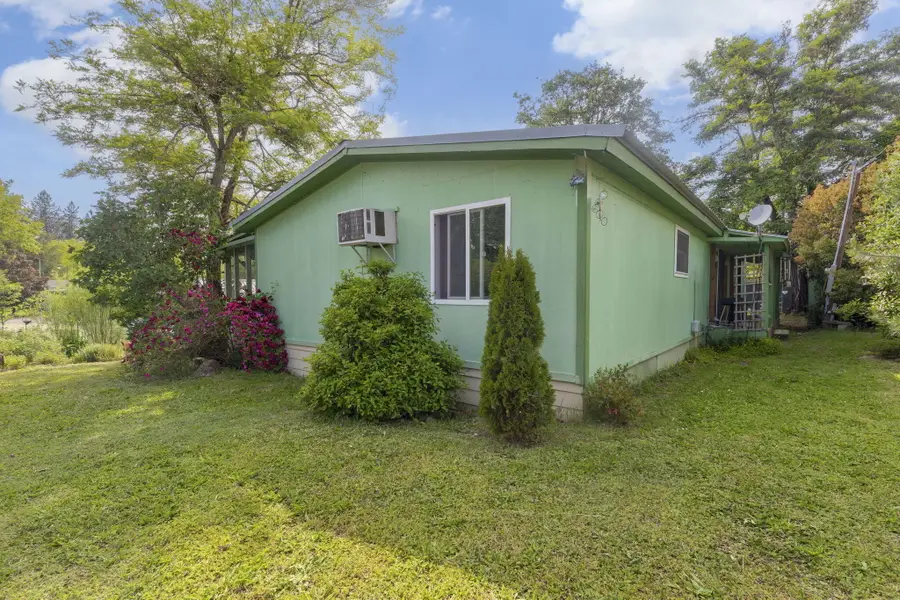2582 Walnut Avenue, Grants Pass, OR 97527 - #2