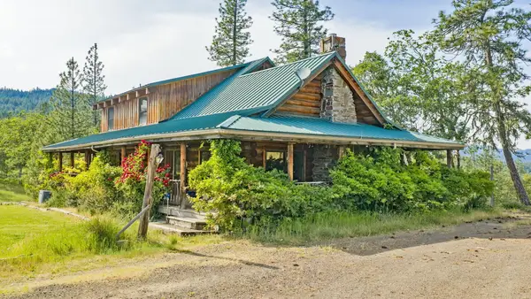 275 Citadel Road, Trail, OR 97541