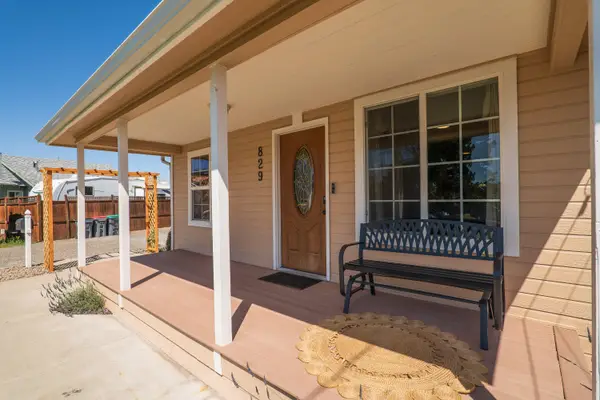 829 Hazel Street, Central Point, OR 97502