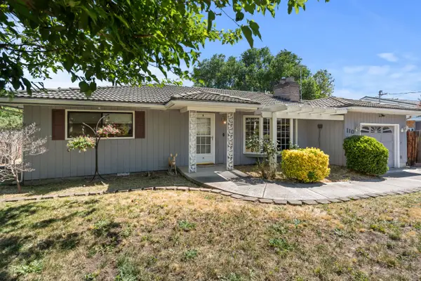 110 N 2nd Street, Talent, OR 97540
