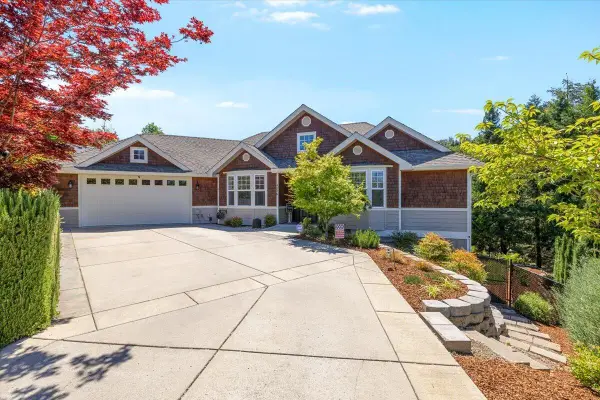 4279 Murryhill Court, Medford, OR 97504