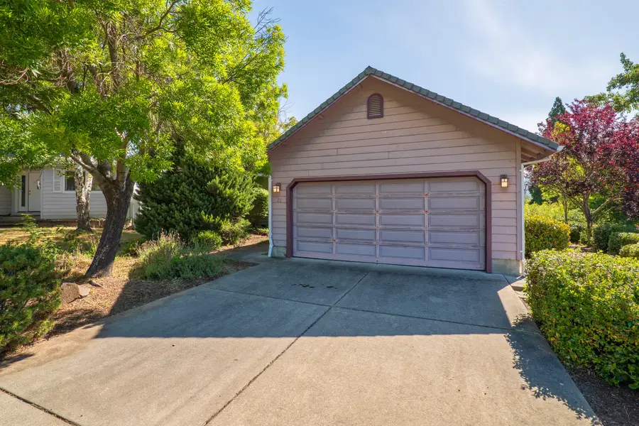 23 SW Leonard Street, Grants Pass, OR 97526 - #3