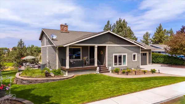 1725 SW Parkway Drive, Redmond, OR 97756
