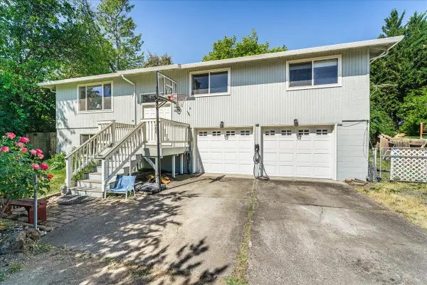4093 Old Upton Road, Central Point, OR 97502