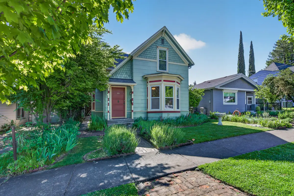 138 Third Street, Ashland, OR 97520 - #1