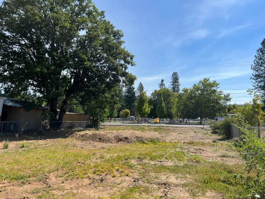 308 S Junction Avenue, Cave Junction, OR 97523 - #2