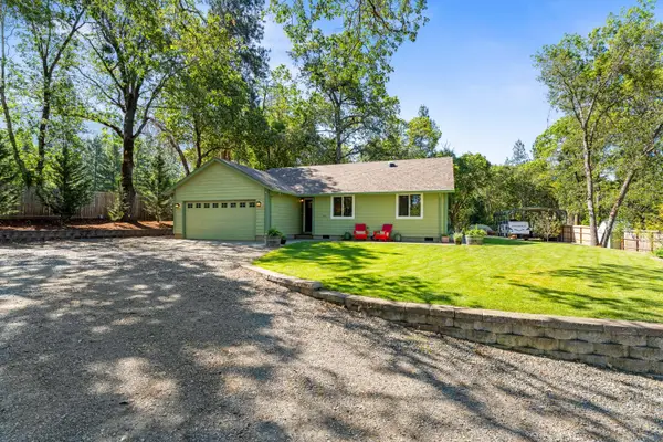 335 Summit Loop, Grants Pass, OR 97527