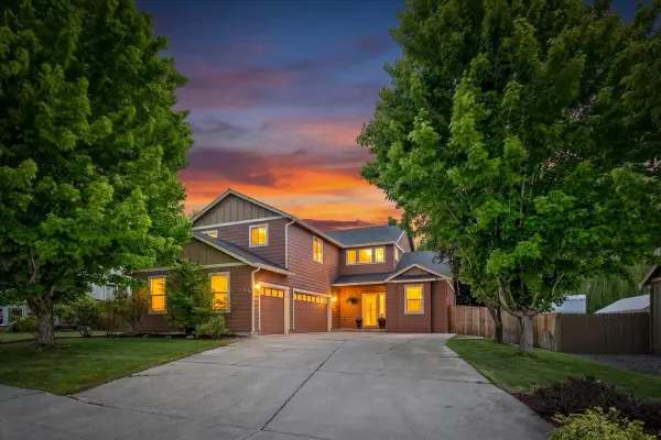 1339 SW Rimrock Way, Redmond, OR 97756