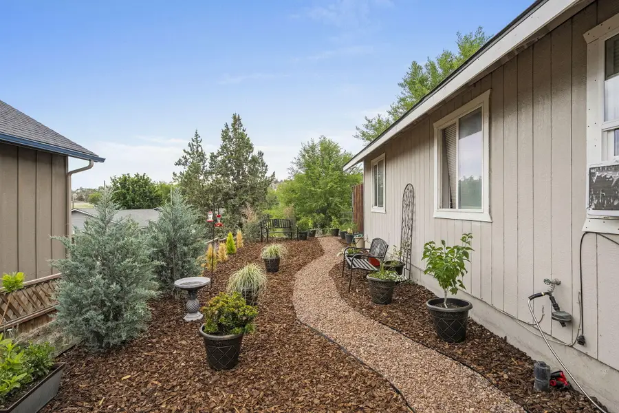 552 SW Lincoln Street, Madras, OR 97741 - #2