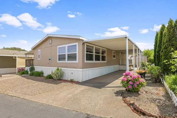 8401 Old Stage Road #UNIT 16, Central Point, OR 97502