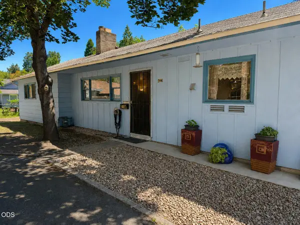 423 SE M Street, Grants Pass, OR 97526