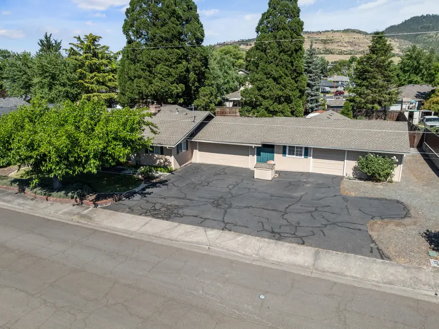 2930 Bailey Avenue, Medford, OR 97504 - #3