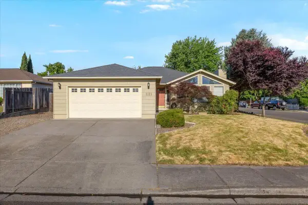 1111 Looking Glass Way, Central Point, OR 97502