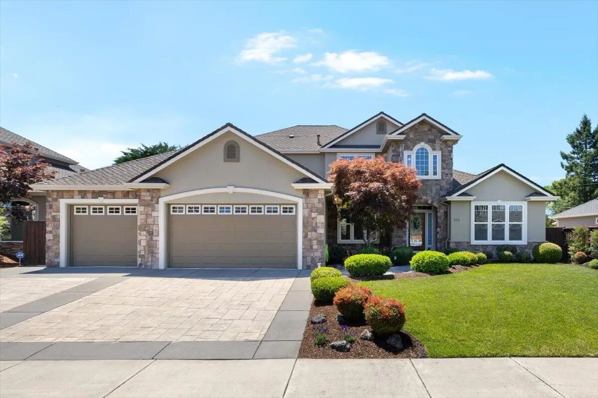 574 Grey Hawk Way, Central Point, OR 97502 - #1