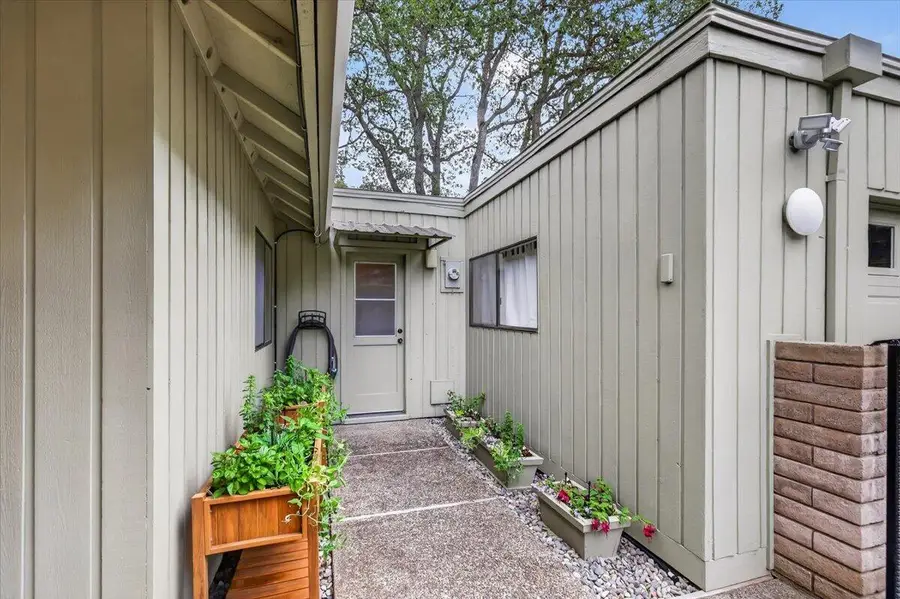 2647 Freedom Way, Medford, OR 97504 - #3