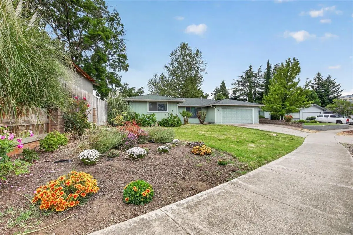 415 Sutter Avenue, Medford, OR 97504 - #1