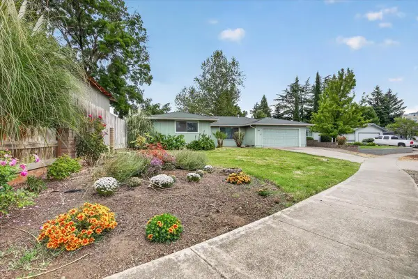 415 Sutter Avenue, Medford, OR 97504