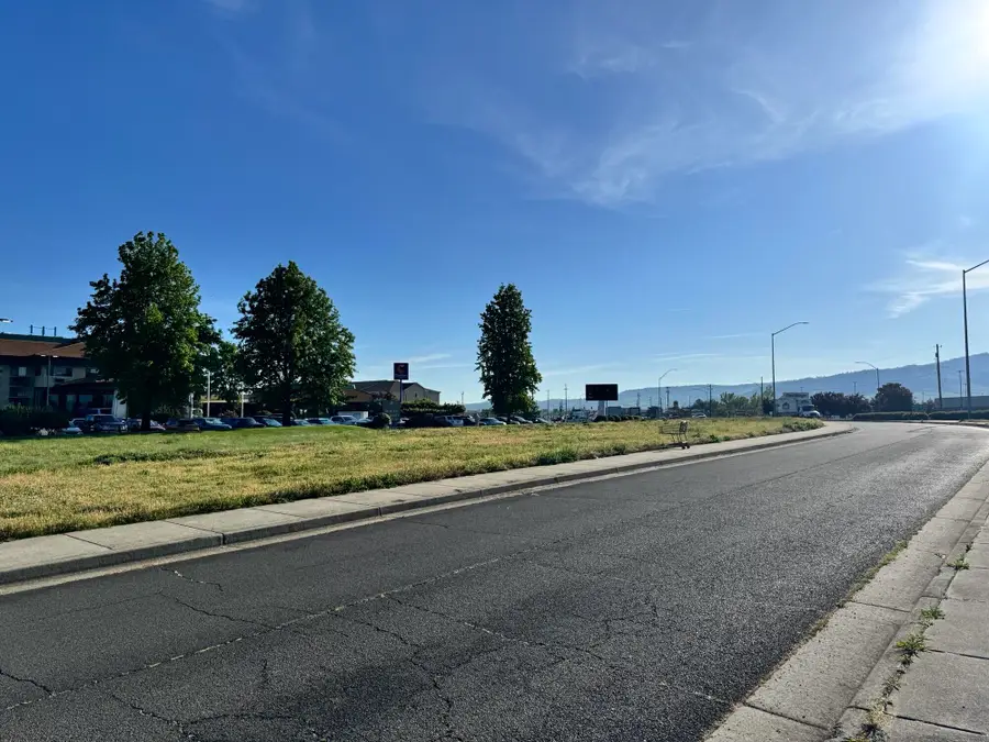 2300 Biddle Road #200, Medford, OR 97504 - #3