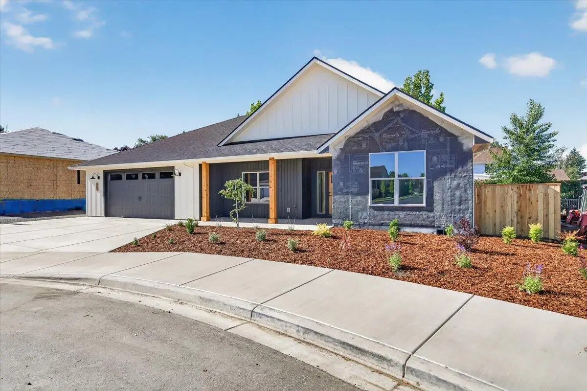3304 Tree Top Drive, Medford, OR 97504 - #1