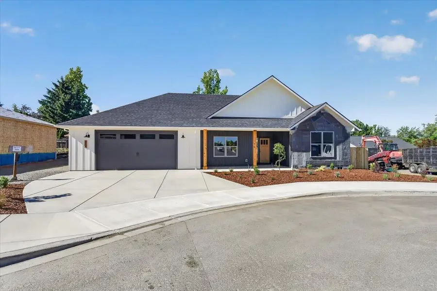 3304 Tree Top Drive, Medford, OR 97504 - #2