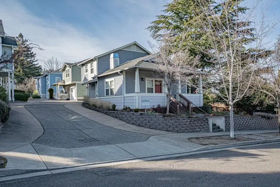 472 Scenic Drive, Ashland, OR 97520 - #3