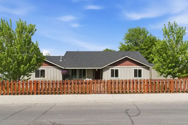 2425 NW 7th Street, Redmond, OR 97756