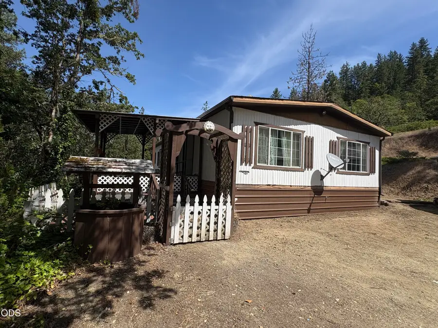 705 Hyde Park Road, Grants Pass, OR 97527 - #2