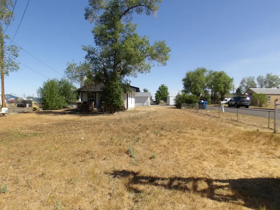 411 SE Evergreen Avenue, Redmond, OR 97756 - #3