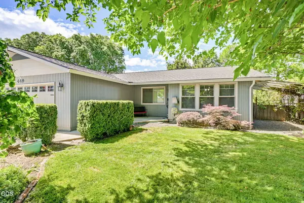 449 Teakwood Drive, Eagle Point, OR 97524