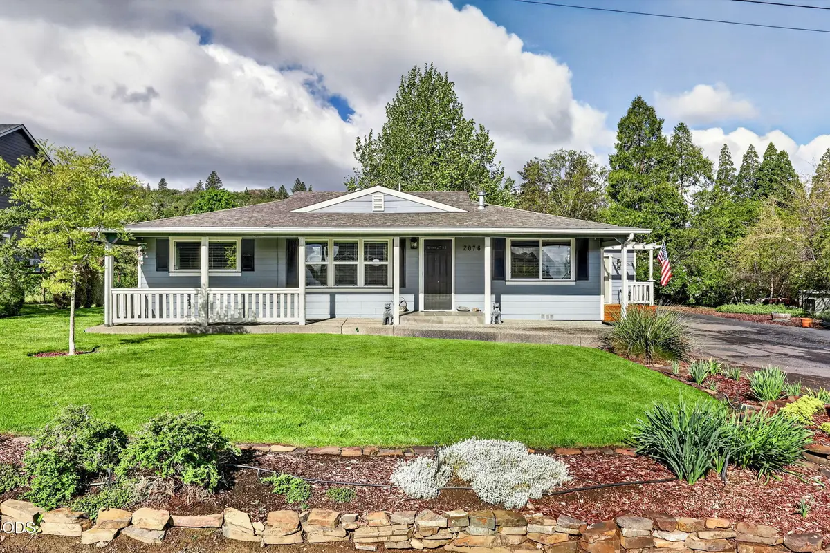 2076 Magnolia Avenue, Medford, OR 97501 - #1