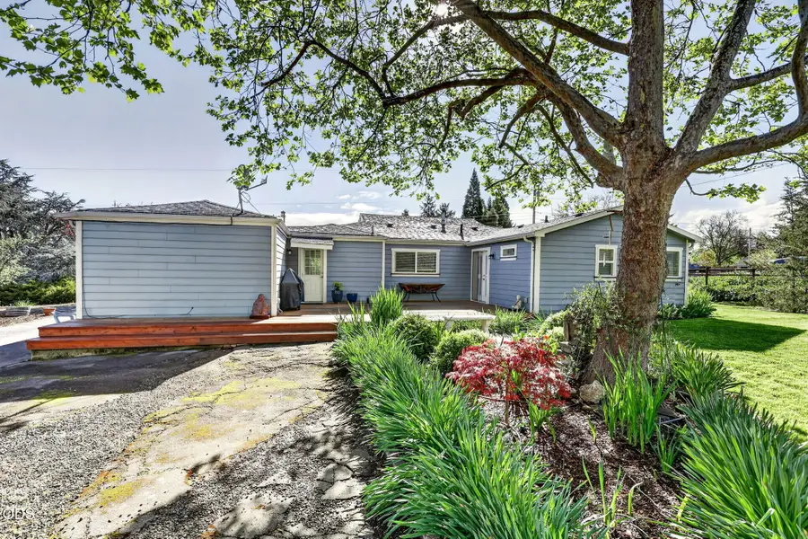 2076 Magnolia Avenue, Medford, OR 97501 - #3