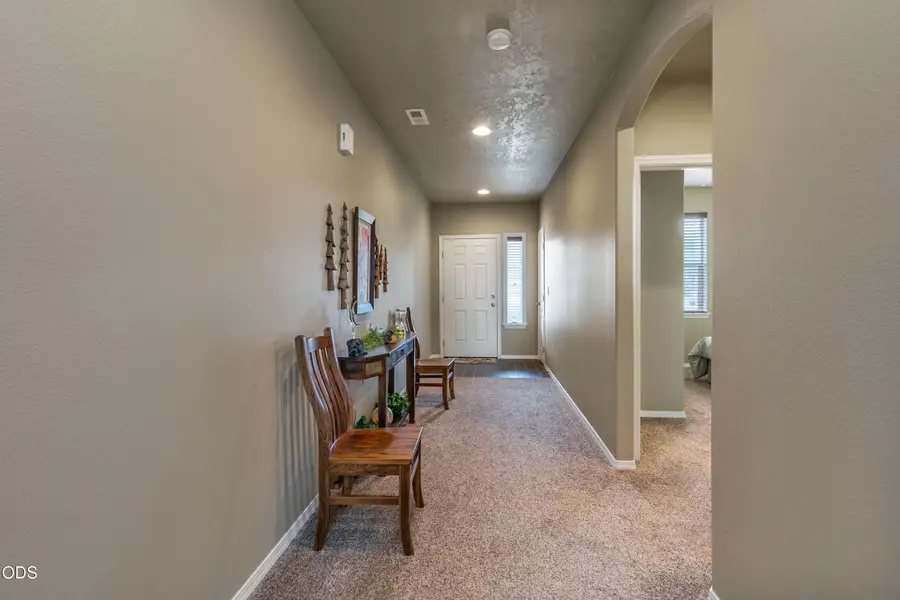 2727 NE 6th Drive, Redmond, OR 97756 - #2