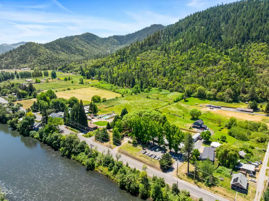 5333 Rogue River Highway, Gold Hill, OR 97525 - #2