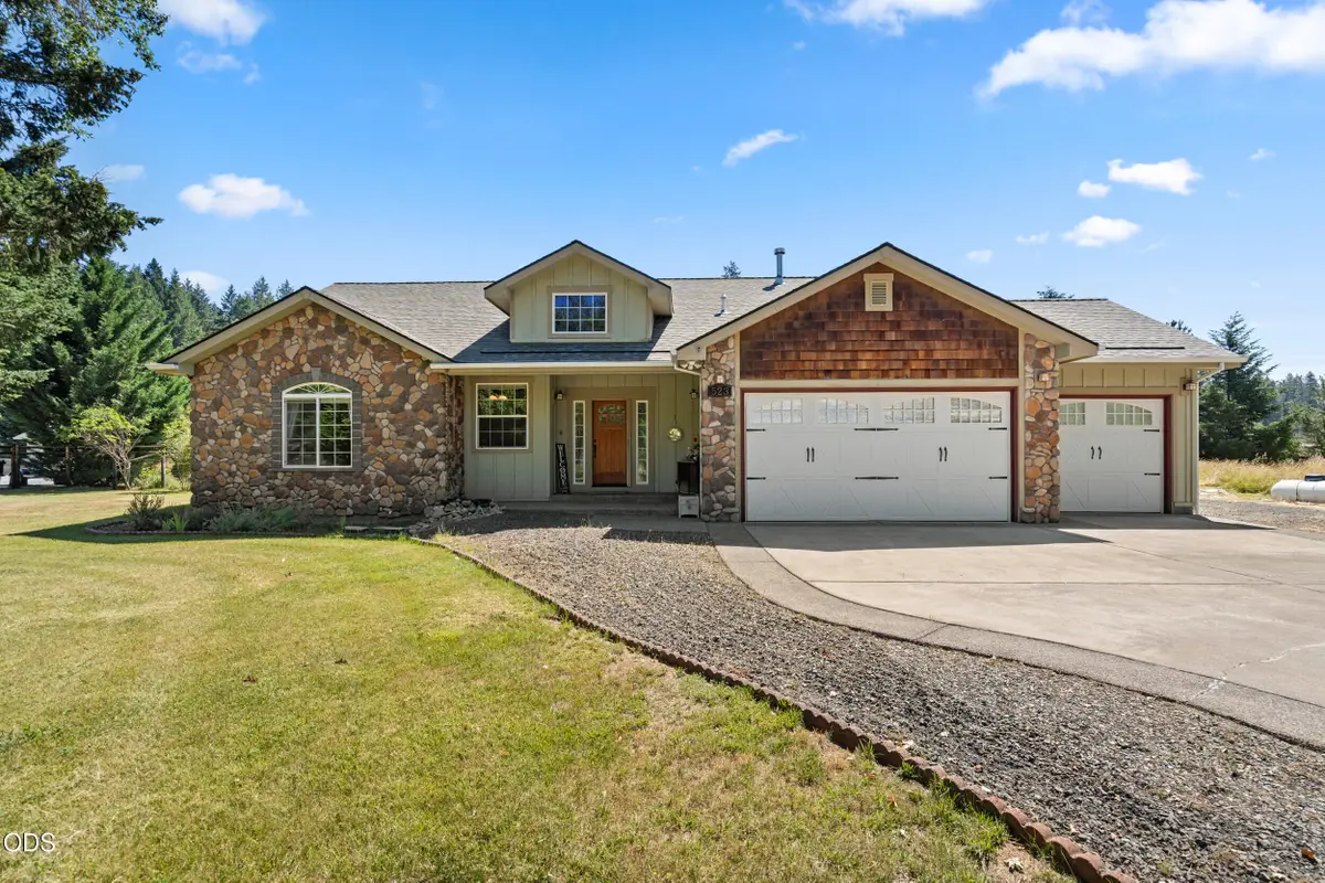 523 E Forks Circle, Cave Junction, OR 97523 - #1