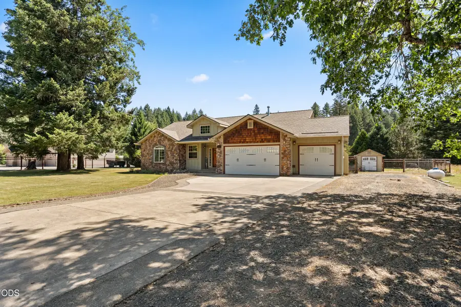 523 E Forks Circle, Cave Junction, OR 97523 - #2